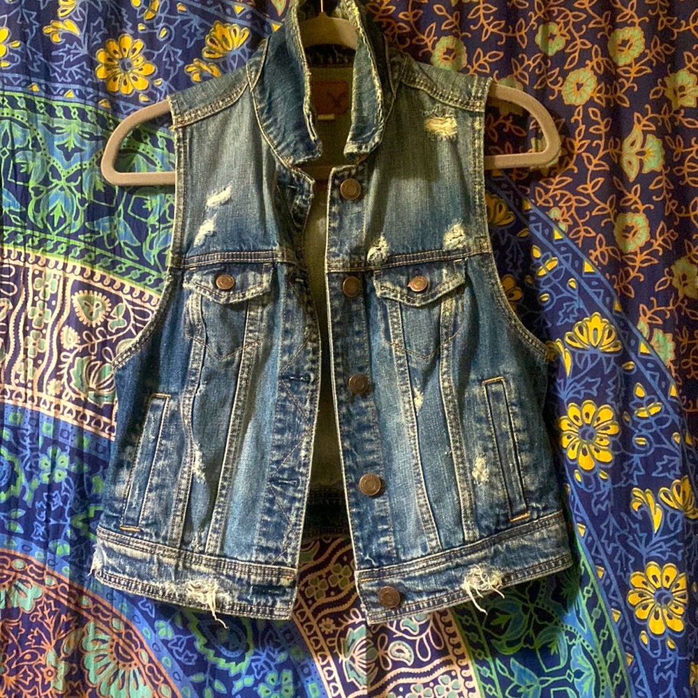 Cropped retro distressed American eagle Jean ombré vest size medium fits small